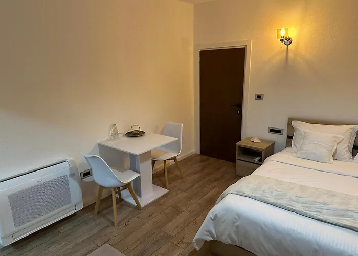 Mosaic Hotel Lin